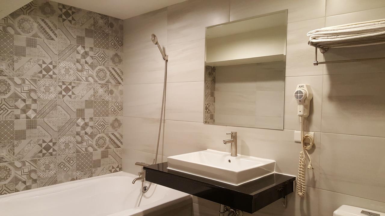 Windmill Fashion Hotel Kaohsiung Exterior photo
