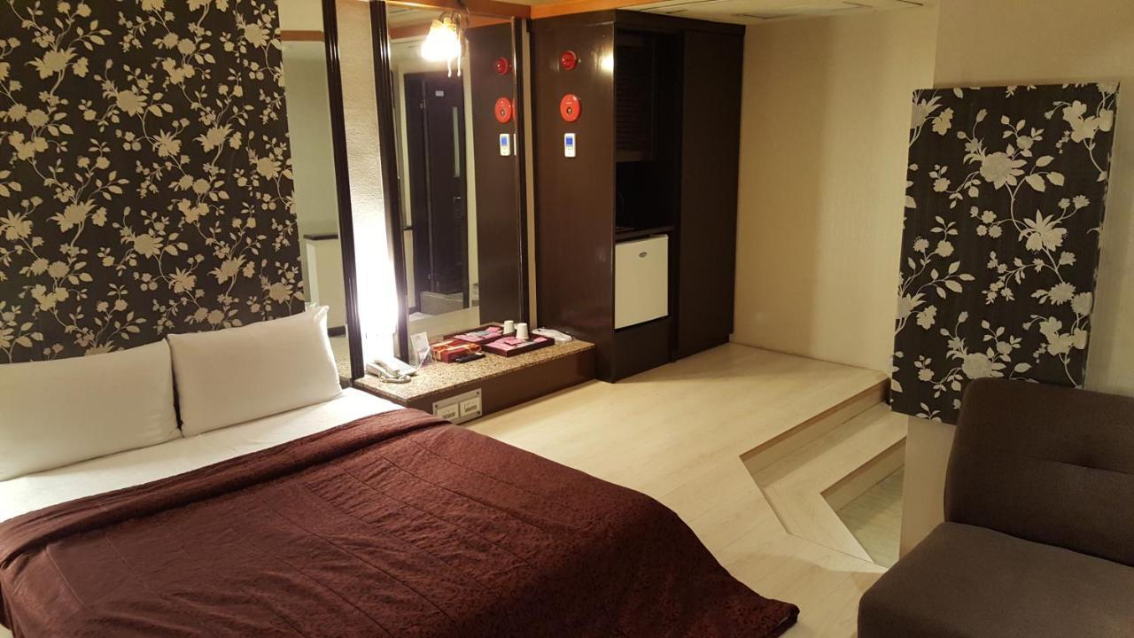 Windmill Fashion Hotel Kaohsiung Exterior photo
